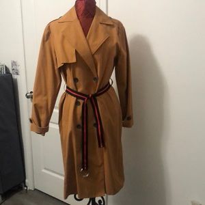 Lightweight double-breast trench coat